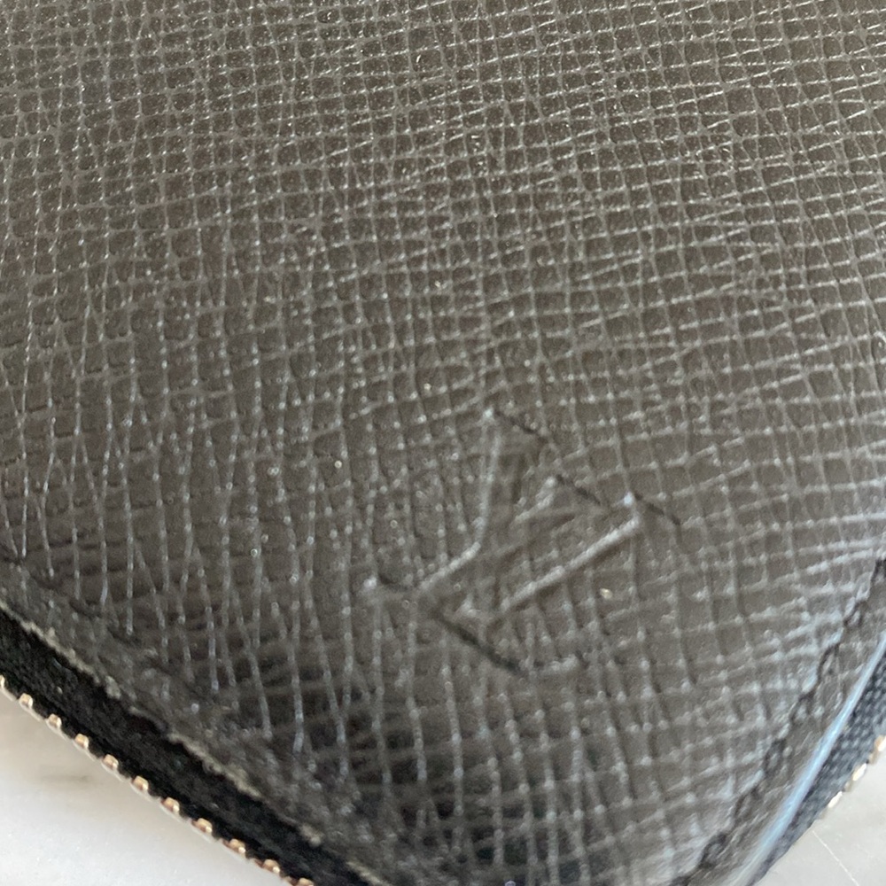 Authentic Louis Vuitton Leather Zippy Wallet